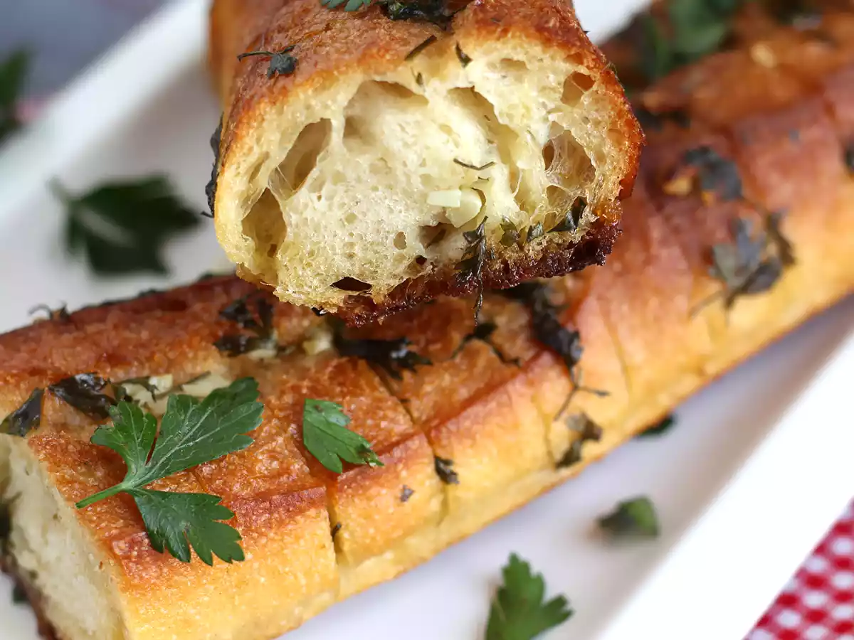 Pan crujiente de ajo y perejil - foto 4