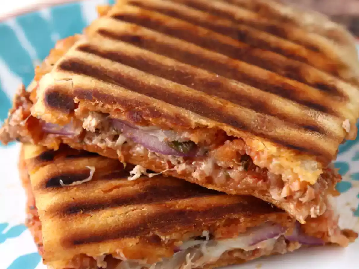 Panini de atún, tomate y alcaparras - foto 3