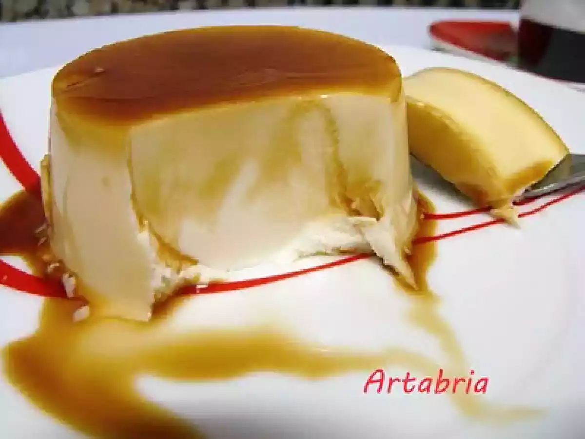 Panna cotta con caramelo líquido
