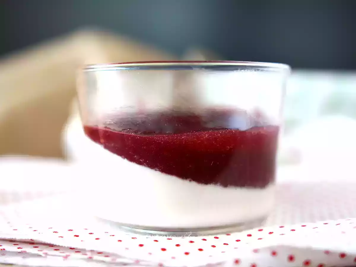 Panna cotta con coulis de frutos rojos - foto 2