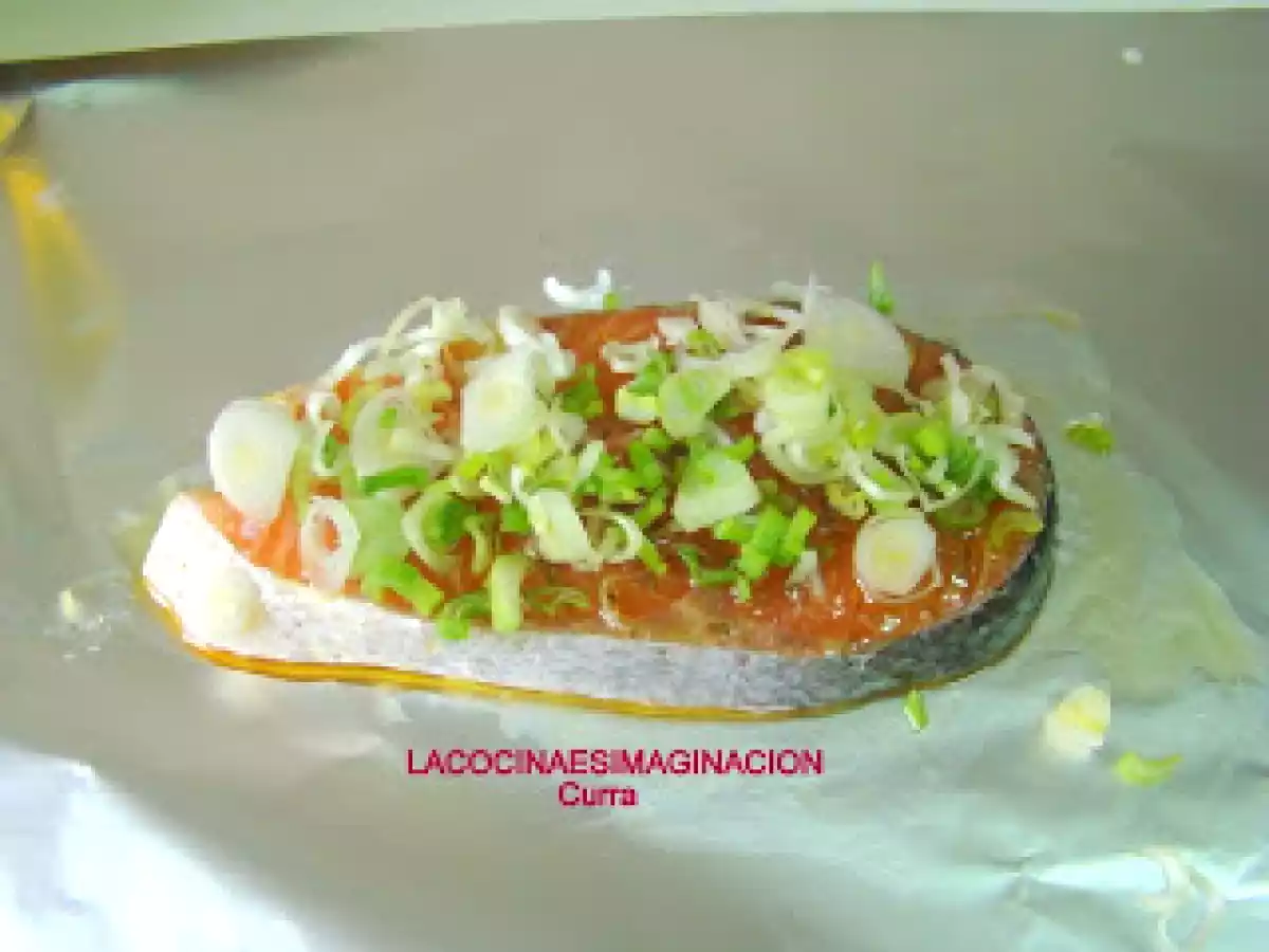 Papillot de salmón con puerro y tomate
