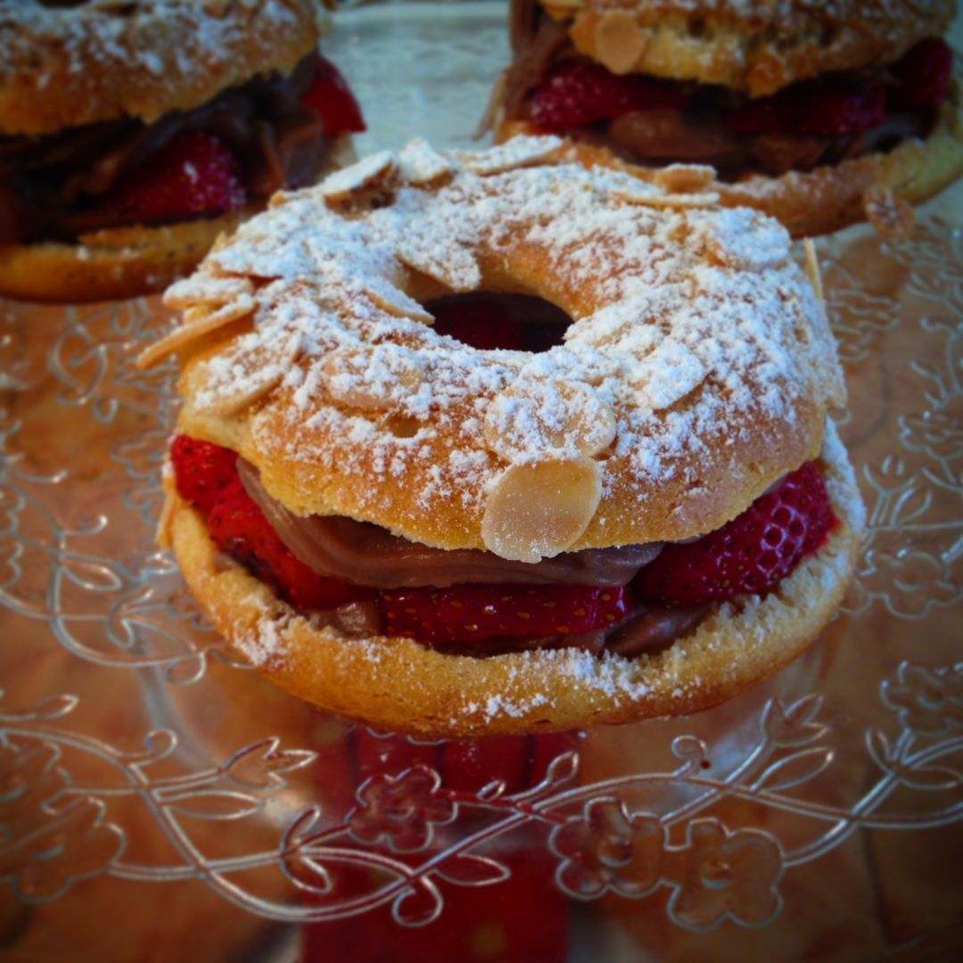 Paris-brest de crema de praliné y fresas - Receta Petitchef