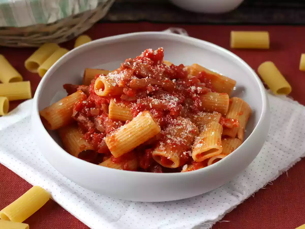 Pasta a la Amatriciana, una receta italiana llena de sabor y tradición