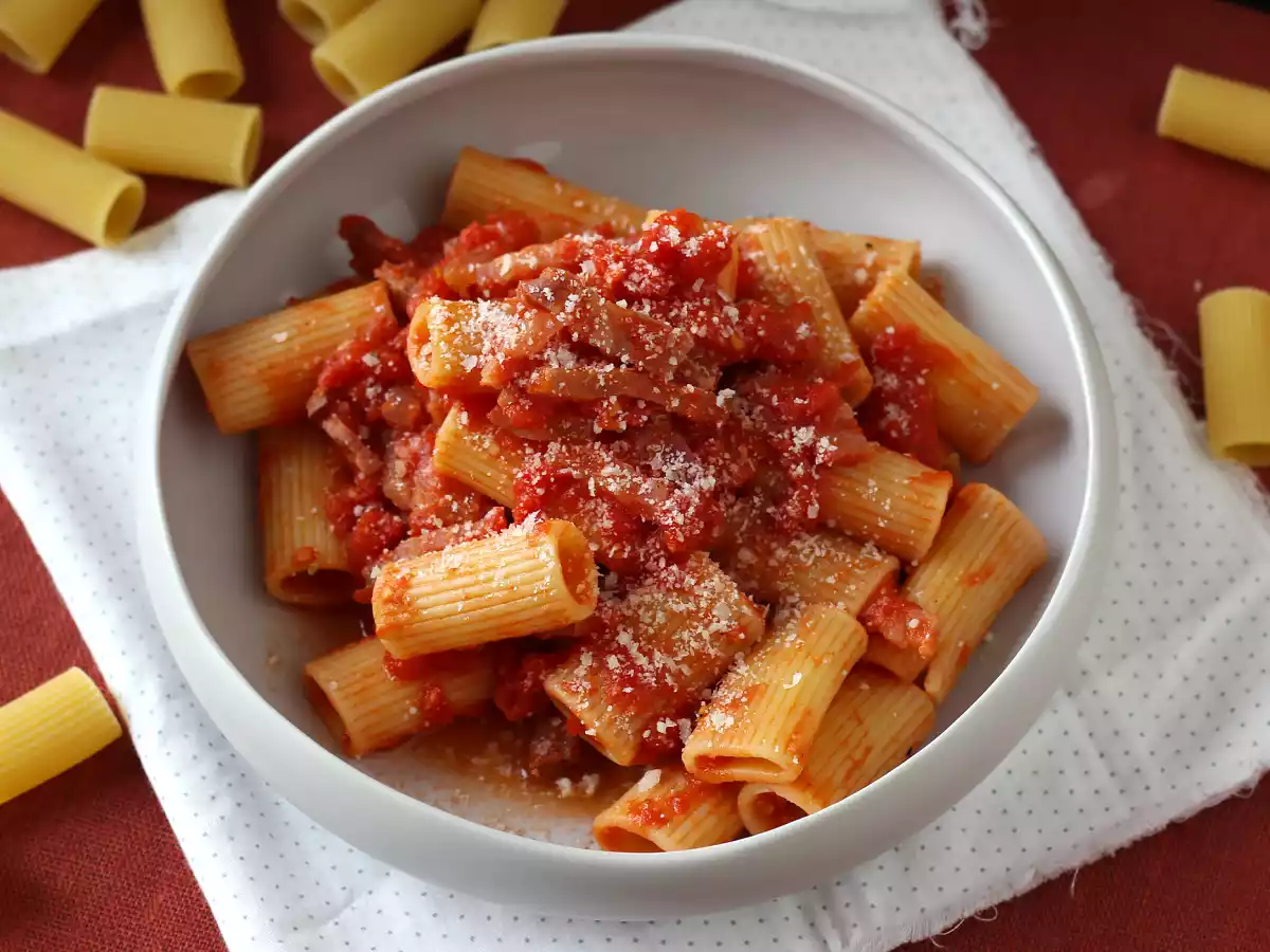 Pasta a la Amatriciana, una receta italiana llena de sabor y tradición - foto 3