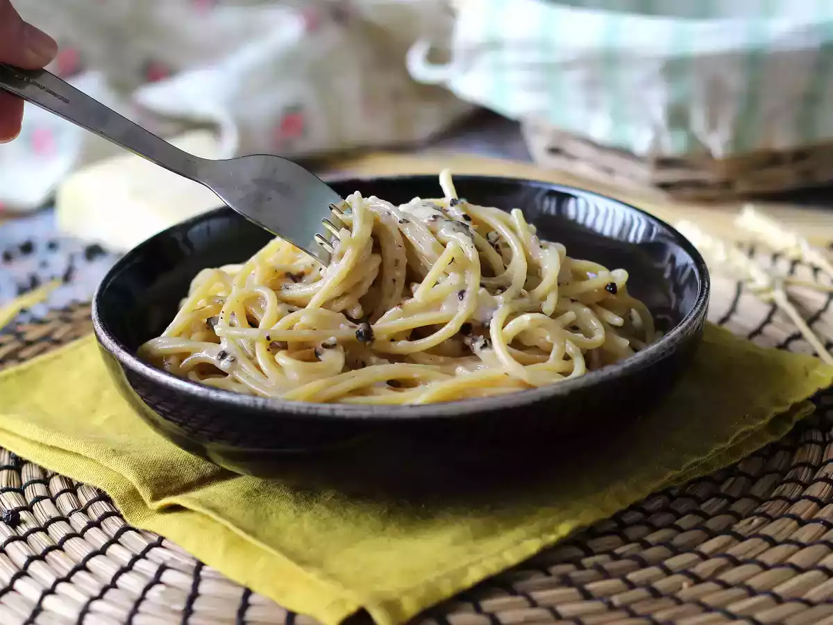Pasta cacio e pepe: 3 ingredientes, una explosión de sabor - foto 4