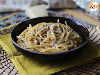 Pasta cacio e pepe: 3 ingredientes, una explosión de sabor