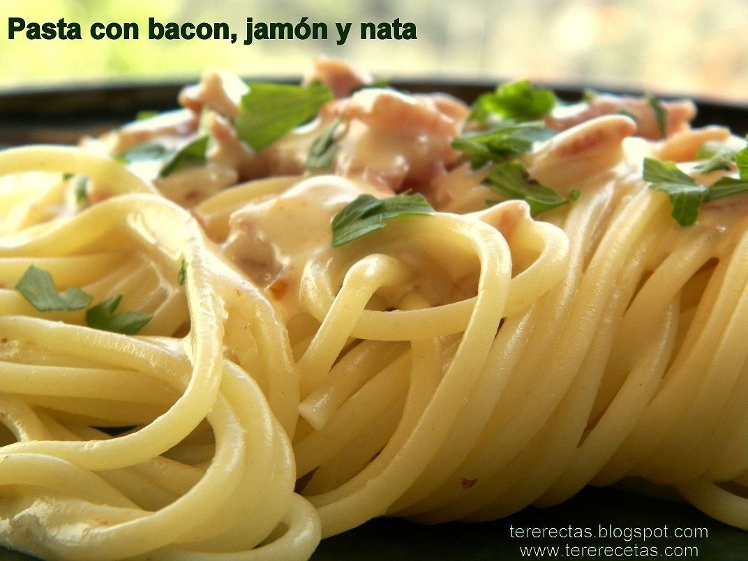 Pasta con bacon, jamón y nata - Receta Petitchef