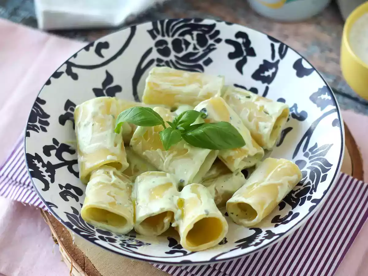 Pasta con crema de ricota y albahaca