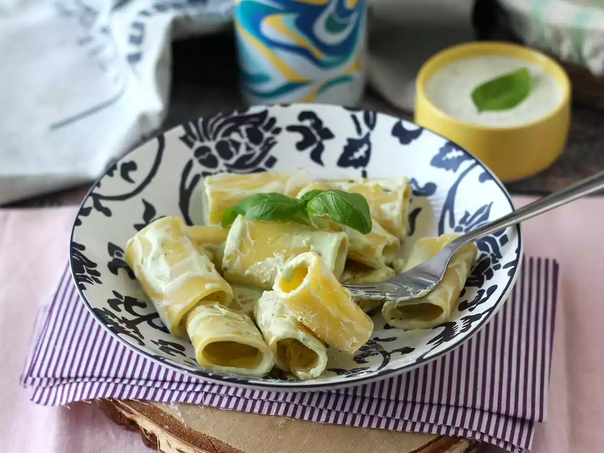Pasta con crema de ricota y albahaca - foto 2