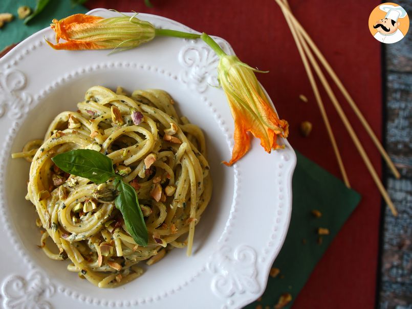 Pasta con flores de calabacín, ricotta y pistachos - foto 2