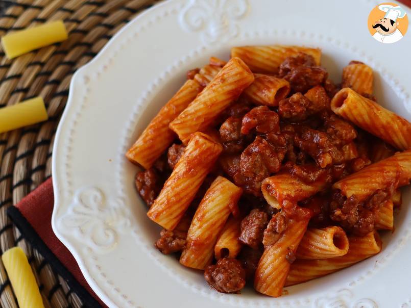 Pasta con salchicha fresca y salsa de tomate - foto 2