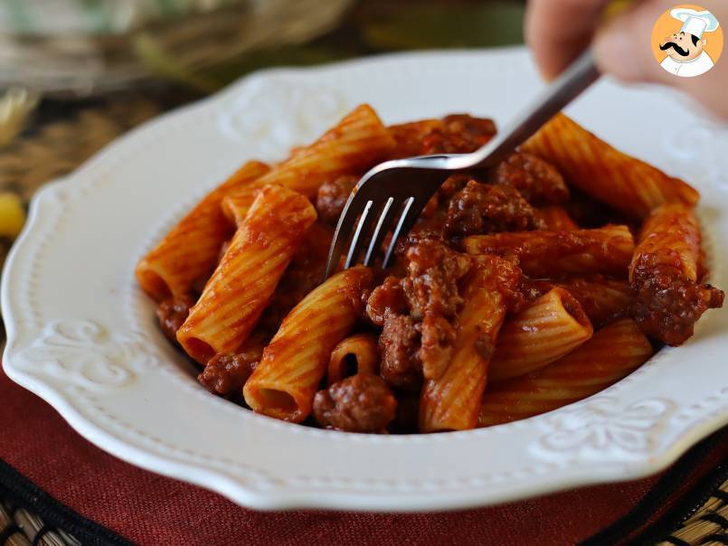 Pasta con salchicha fresca y salsa de tomate - foto 3