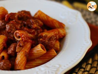 Pasta con salchicha fresca y salsa de tomate - foto 4