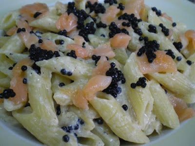 Pasta con salmón ahumado y caviar mujjol - Receta Petitchef