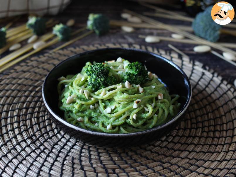 Pasta cremosa con brócoli y almendras: un plato fácil de preparar y sabroso