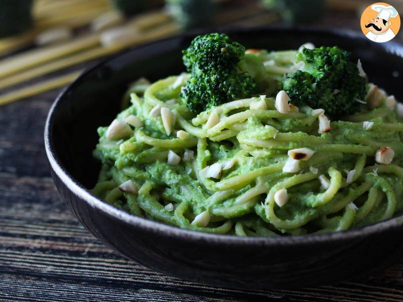 Pasta cremosa con brócoli y almendras: un plato fácil de preparar y sabroso - foto 5