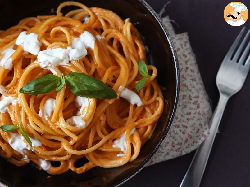 Pasta cremosa con burrata y tomates cherry - foto 2