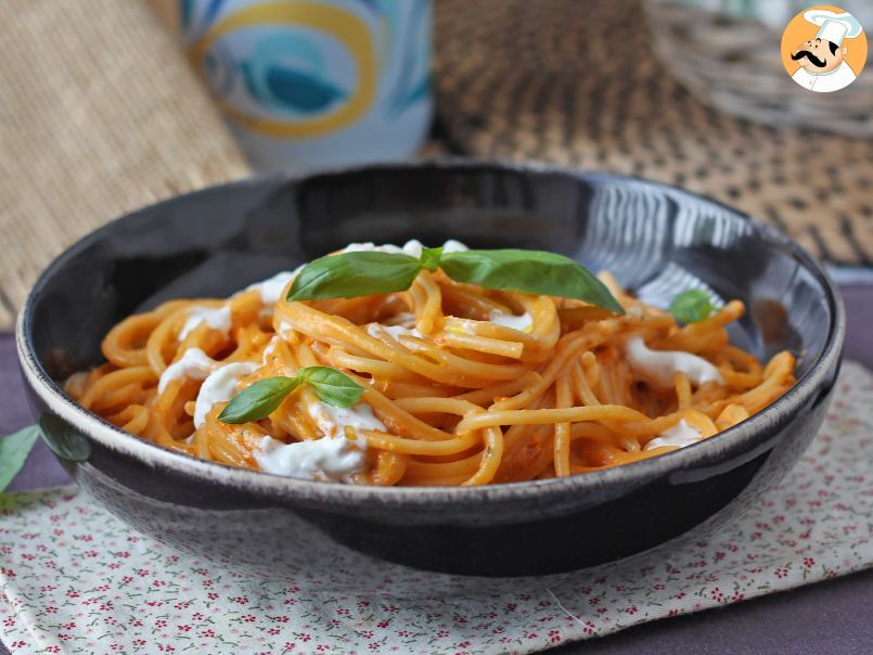 Pasta cremosa con burrata y tomates cherry - foto 3