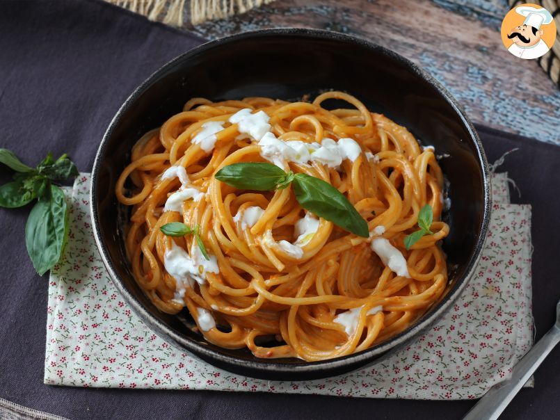 Pasta cremosa con burrata y tomates cherry - foto 4