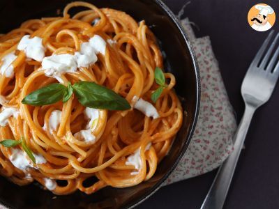 Pasta cremosa con burrata y tomates cherry - foto 2