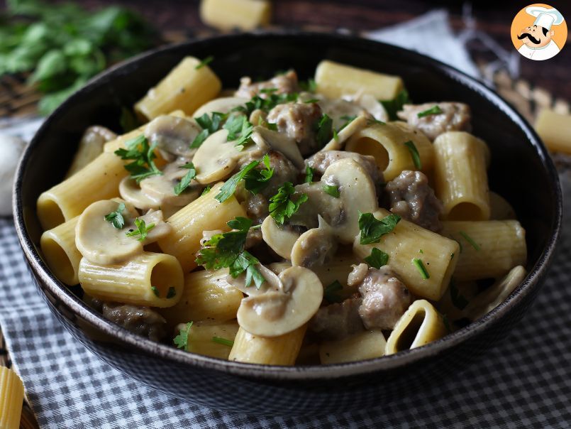 Pasta cremosa con champiñones y salchicha - foto 3