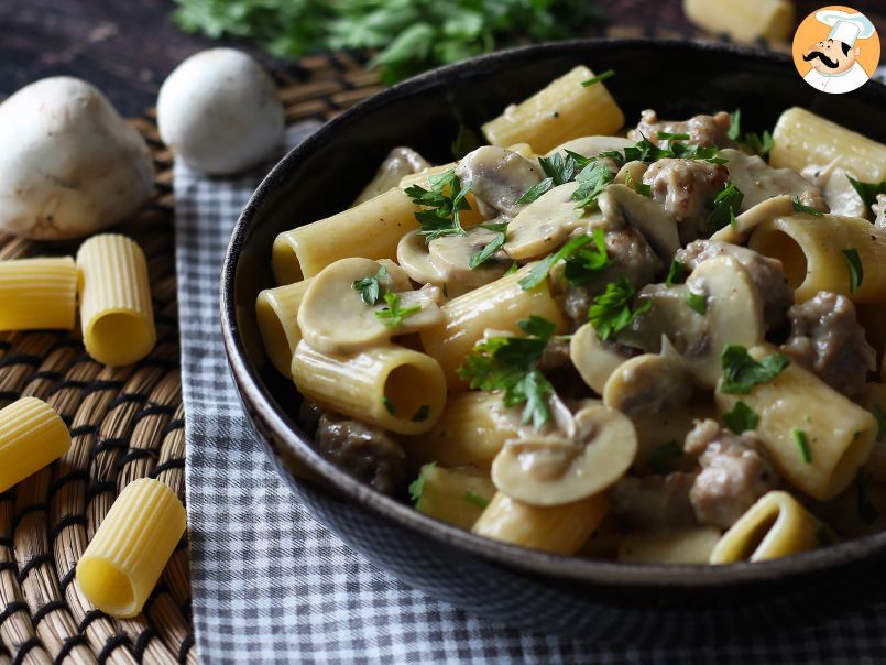 Pasta cremosa con champiñones y salchicha - foto 4