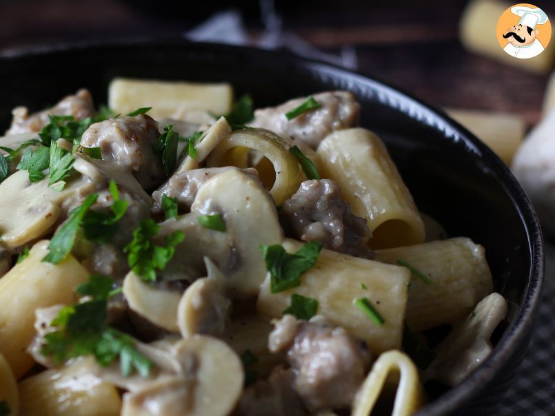 Pasta cremosa con champiñones y salchicha - foto 5