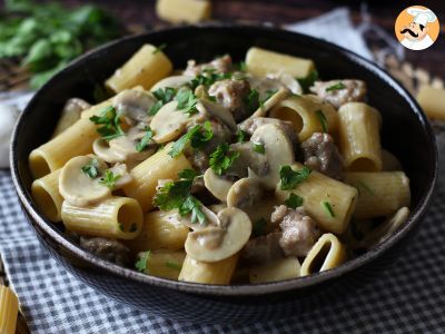 Pasta cremosa con champiñones y salchicha - foto 3