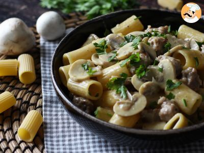 Pasta cremosa con champiñones y salchicha - foto 4