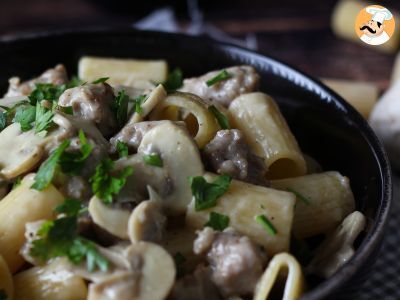 Pasta cremosa con champiñones y salchicha - foto 5