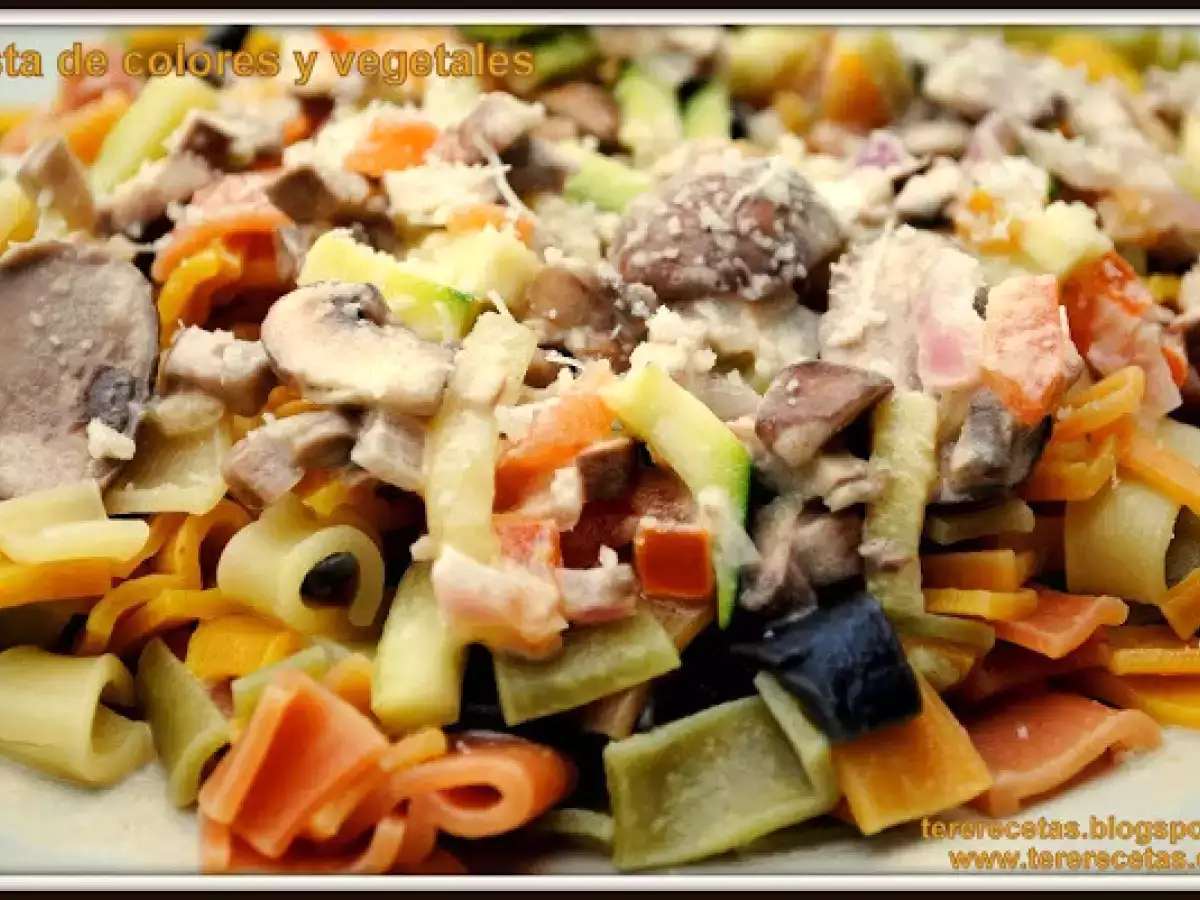 Pasta de colores y vegetales. - foto 2