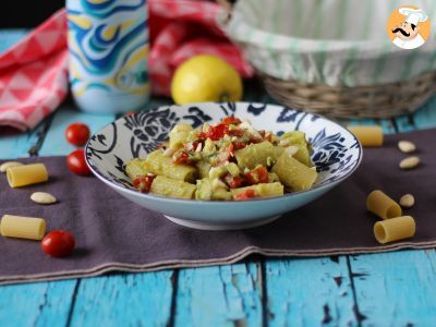 Pasta fría con crema de aguacate, almendras y tomates cherry - foto 2