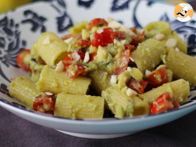 Pasta fría con crema de aguacate, almendras y tomates cherry - foto 4