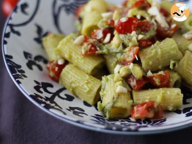 Pasta fría con crema de aguacate, almendras y tomates cherry - foto 5