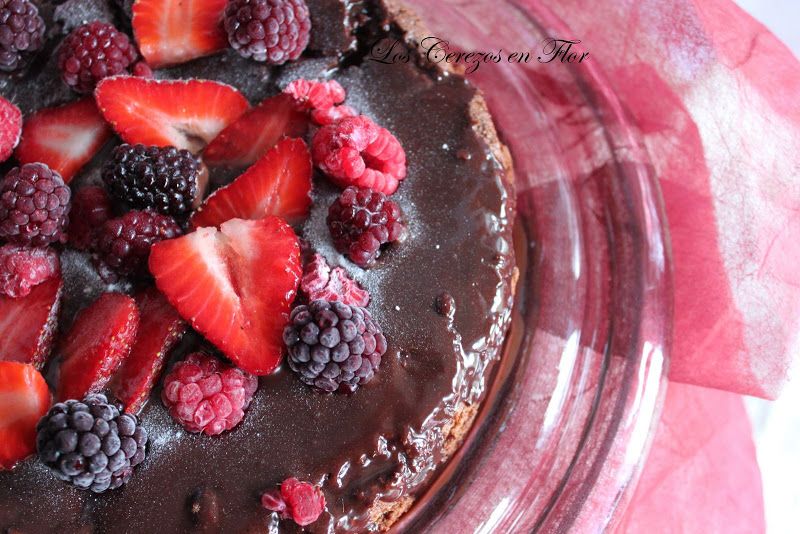 Pastel de chocolate con frutos rojos y sin gluten - Receta Petitchef