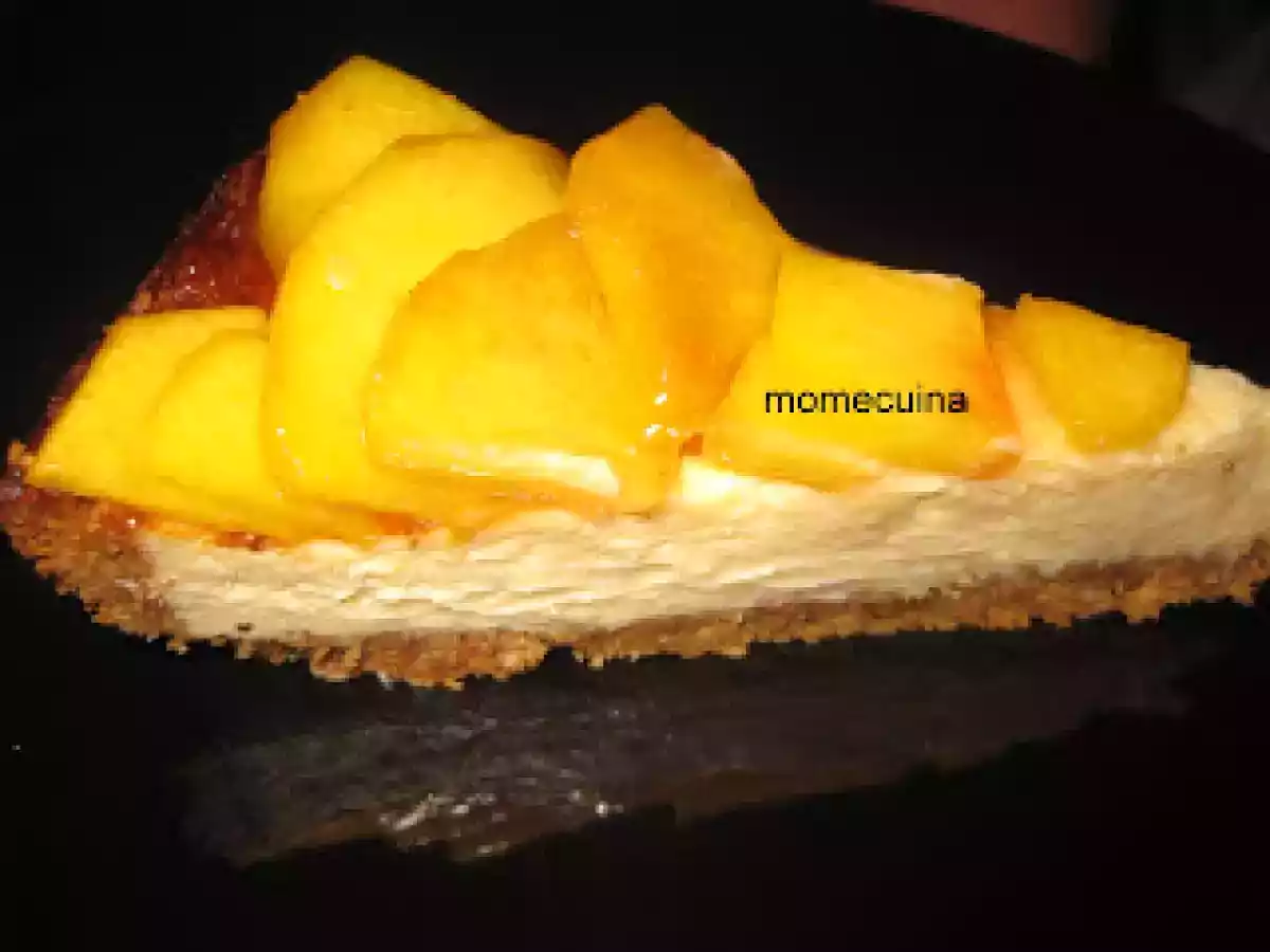 Pastís de formatge amb préssecs de Calanda. Pastel de queso con melocotones de Calanda. - foto 2