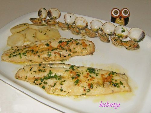 Pescadilla (filetes) en salsa con berberechos - Receta Petitchef