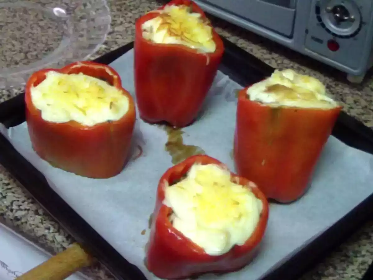 PIMIENTOS RELLENOS DE VERDURA Y ALIOLI