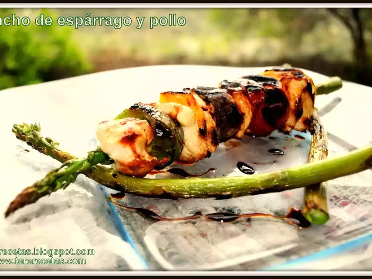 Pincho de espárrago y pollo.
