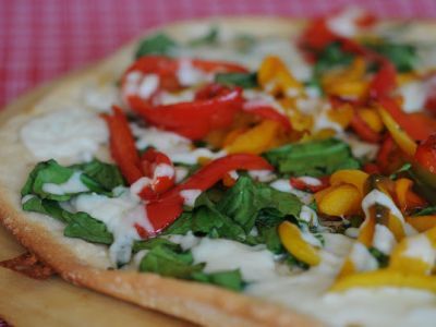 Pizza con Pimentones, Espinacas y Queso de Cabra