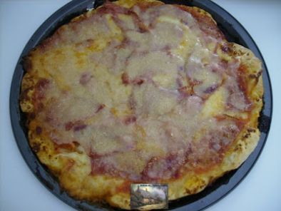 Pizza de jamón york y queso