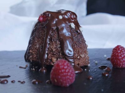 Pudding de chocolate, nueces y frambuesas