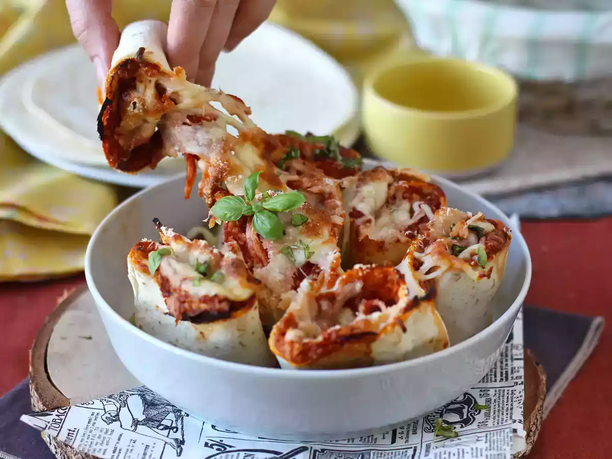 Qué hacer con tortillas de trigo: Unos rollitos con sabor a pizza ideales para compartir - foto 3