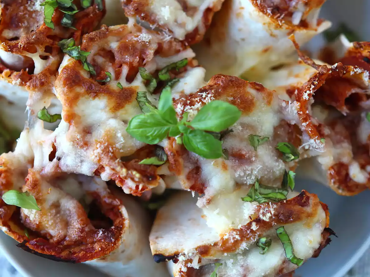 Qué hacer con tortillas de trigo: Unos rollitos con sabor a pizza ideales para compartir - foto 4