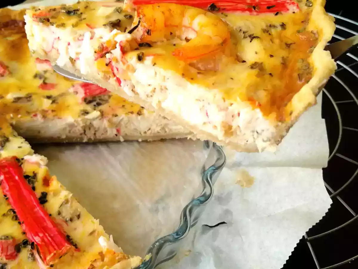 Quiche marinera con surimi, langostinos y atún - foto 2