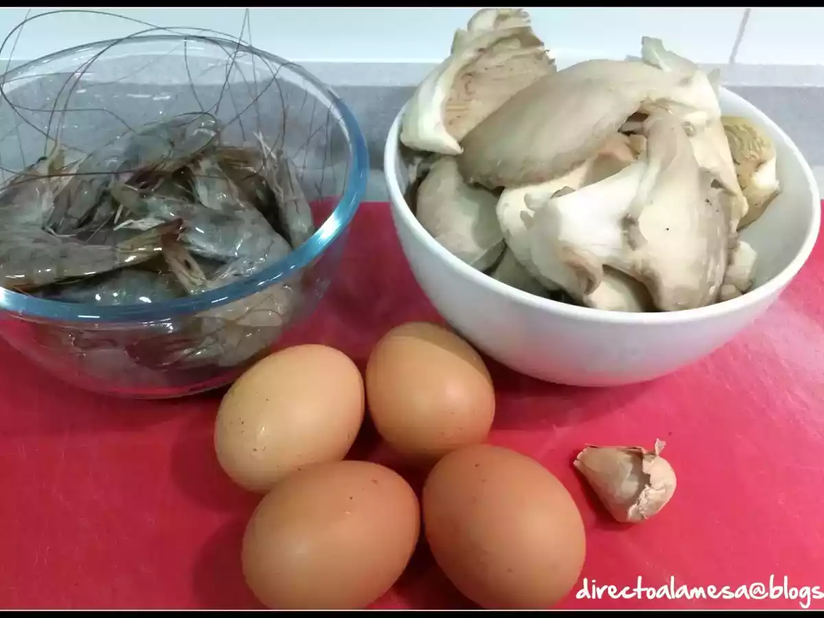 Revuelto de langostinos y setas