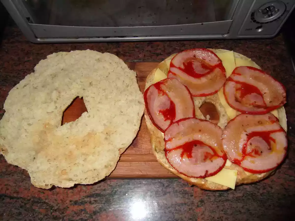 Rosca de pan rellena