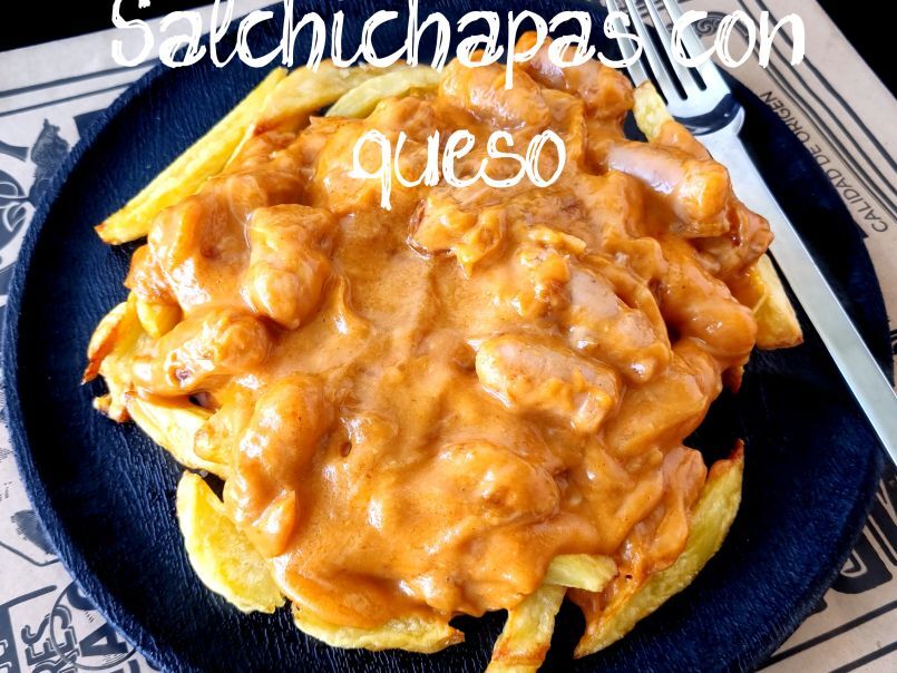 Salchipapas con queso