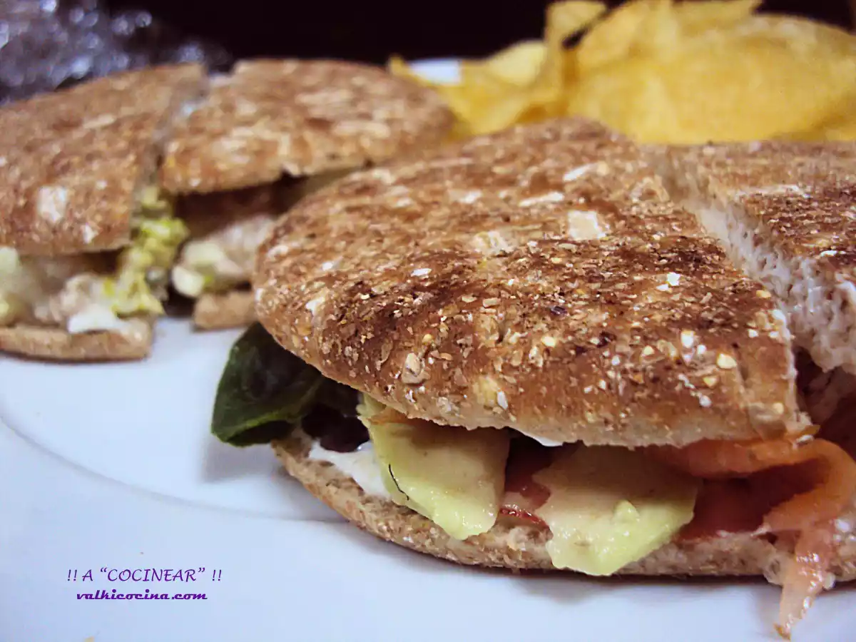 Sandwich de salmón con aguacate y crema de queso - foto 4