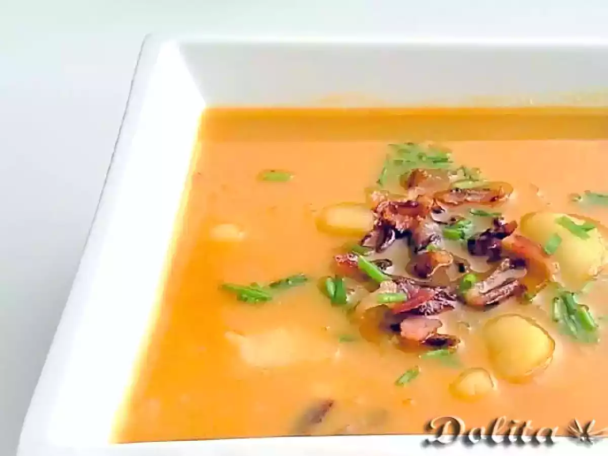 Sopa de patata y queso con bacon